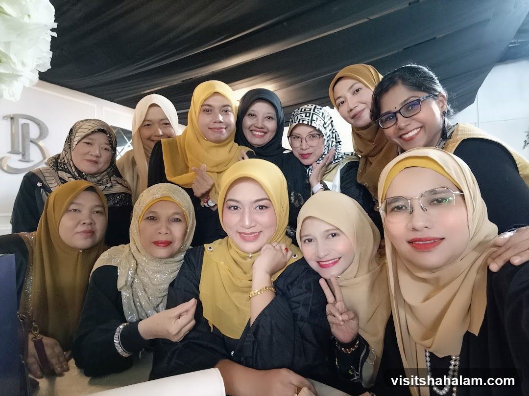 Group of women posing for a selfie