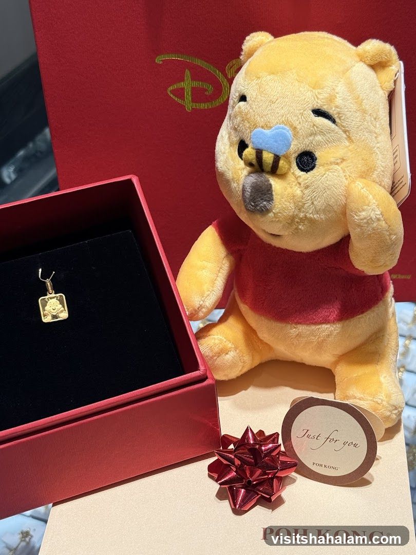 Winnie the Pooh Pendant and Plush Toy