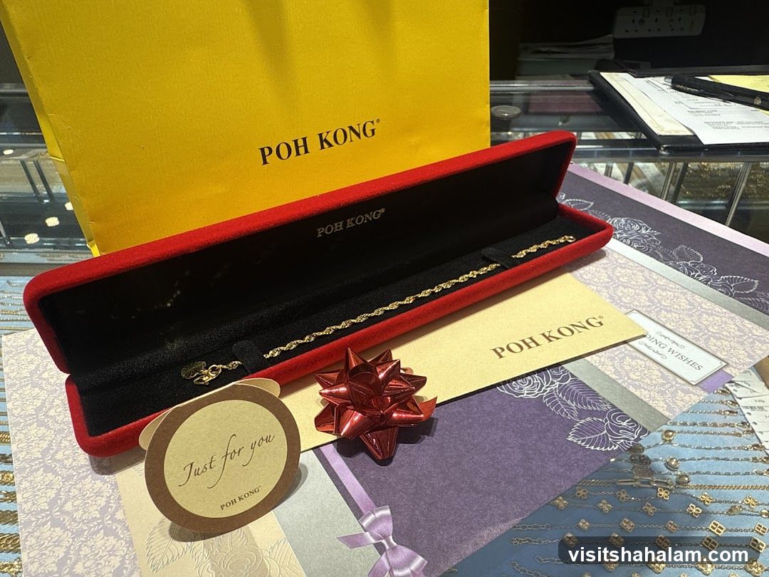 Gold bracelet in a gift box