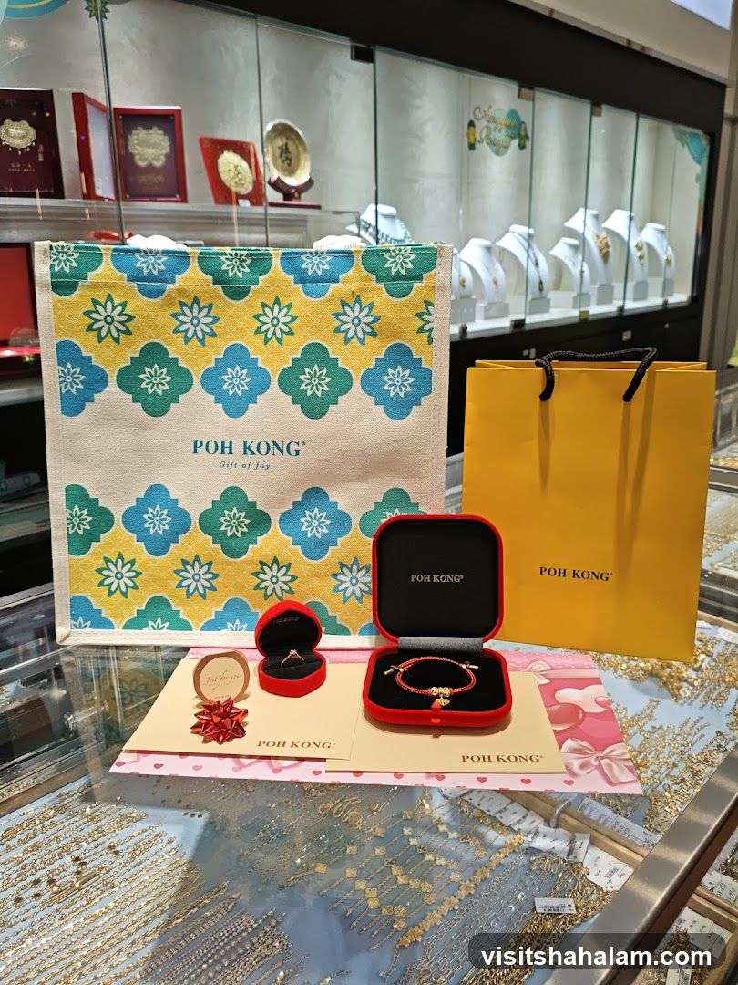 Jewelry Display with Branded Packaging