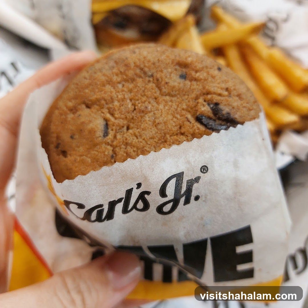 Cookie with Carl's Jr. branding