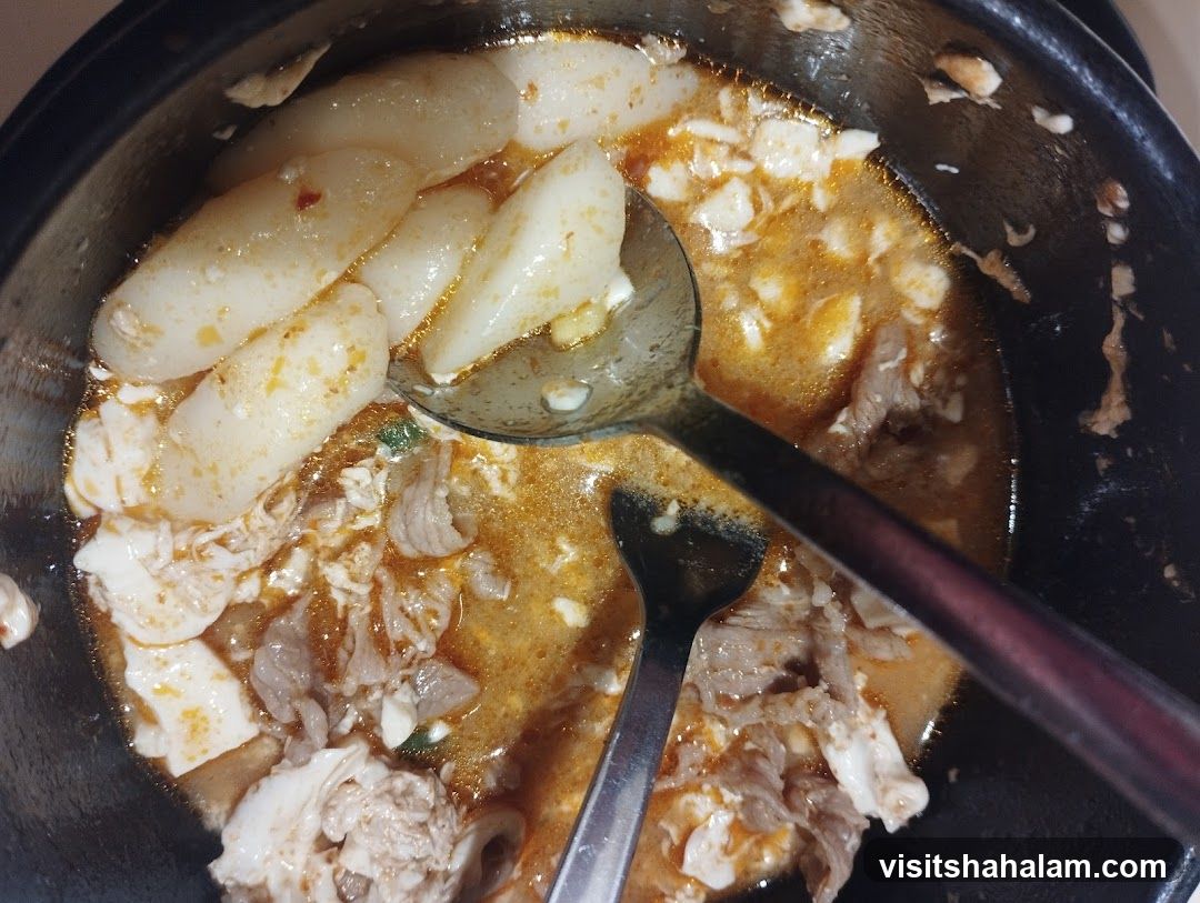 Stew with Rice Cakes and Meat